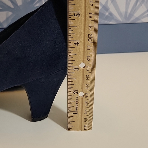 Abella Suede Shoes, VGUC - Picture 8 of 9